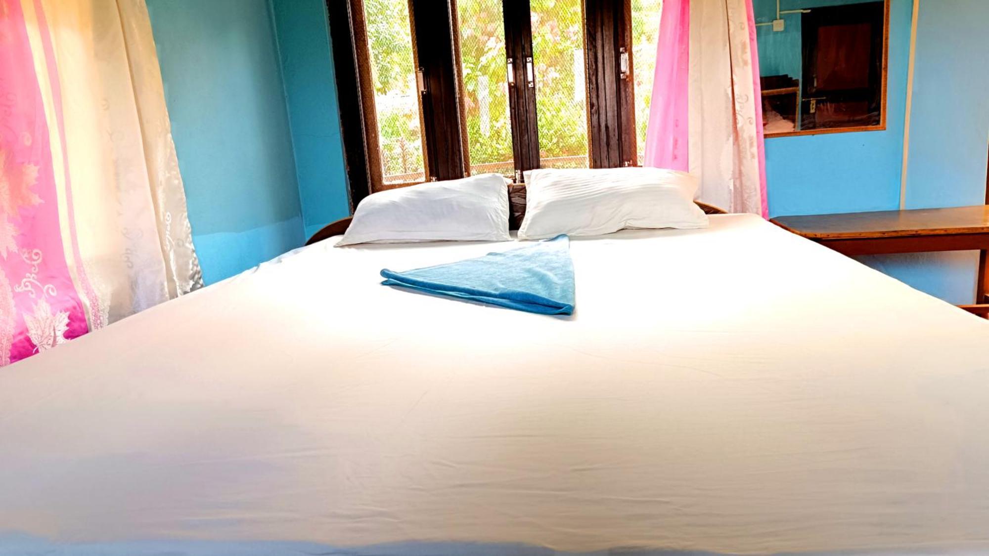Mr. B'S Place Bardiya الغرفة الصورة