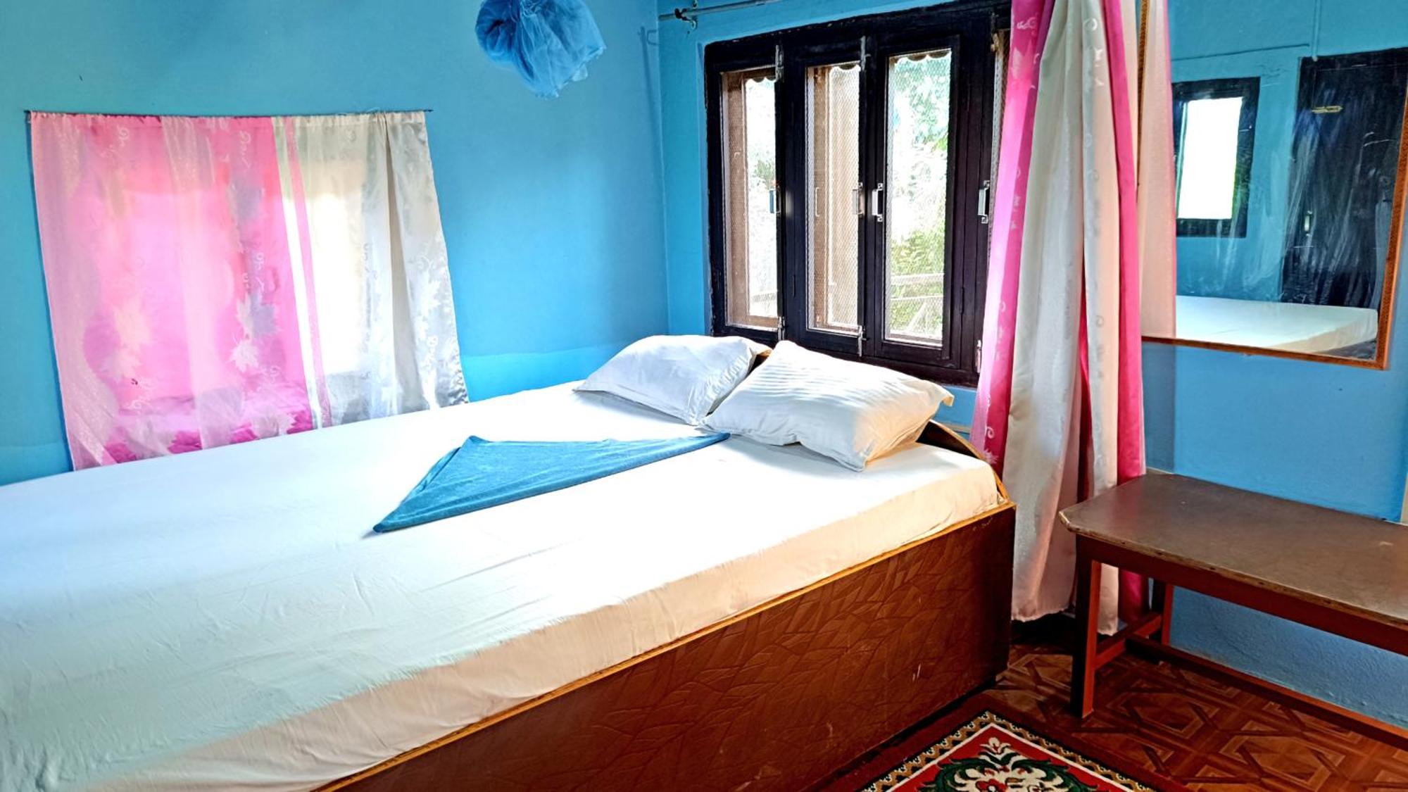 Mr. B'S Place Bardiya الغرفة الصورة